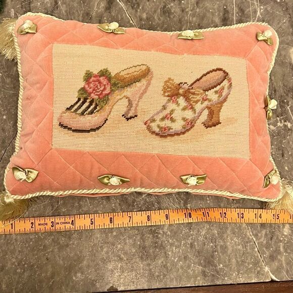 Vtg Handmade Embroidered Needle Point Tapestry Ruffle Tassel Rectangle Pillow - Picture 11 of 12